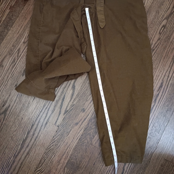 American Eagle, light weight, cropped corduroy Wide legged pants, size small - Picture 7 of 11